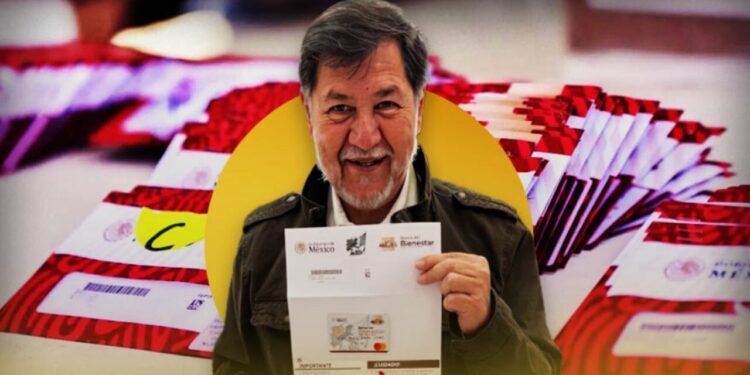 Noroña presume su tarjeta de Pensión del Bienestar para adultos mayores