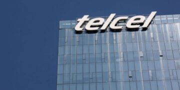 Telcel pide a sus clientes vincular teléfono con CURP e INE o su línea será suspendida
