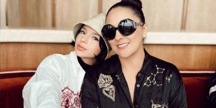 Madre de Ángela Aguilar denuncia ciberacoso tras meses imparables de críticas hacia su hija en redes