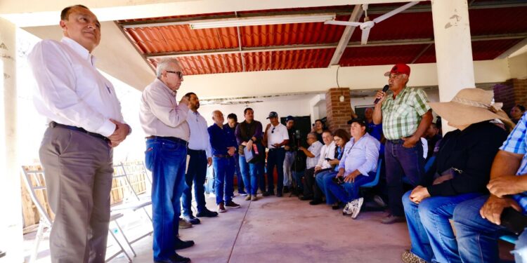 Gobernador Rocha Moya solucionó el problema de comercialización del frijol de los productores de la Bolsa de Tosalibampo II