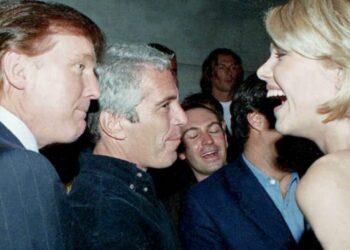 Demócratas publican fotos de Trump rodeado de mujeres en la mansión de Epstein