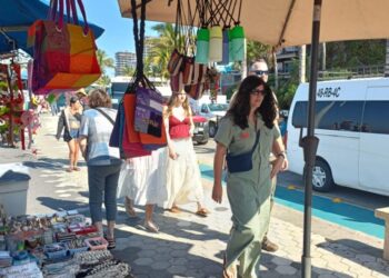 Cruceristas dinamizan actividad turística de Mazatlán durante la semana de Navidad