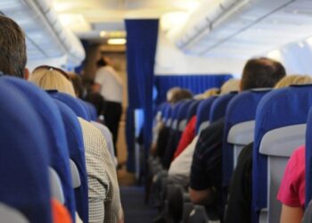 Morena busca eliminar cargos extras en vuelos