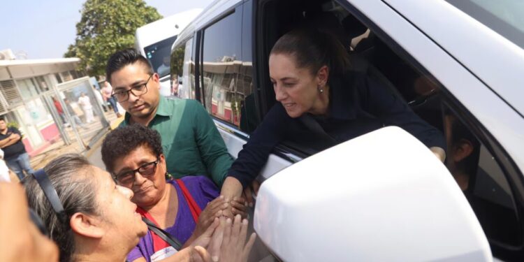 Sheinbaum visita a heridos por descarrilamiento del Tren Interoceánico