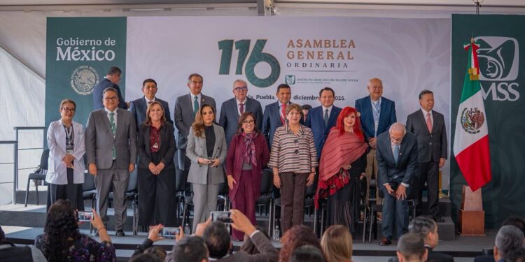 Asiste Gobernador Rocha Moya a Asamblea General Ordinaria del IMSS, encabezada por la presidenta Claudia Sheinbaum