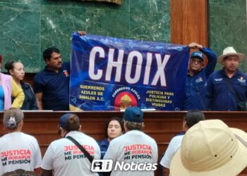 Guerreros Azules toman el Congreso, exigen pago a viudas y jubilados de Choix
