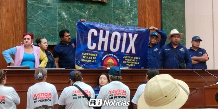 Guerreros Azules toman el Congreso, exigen pago a viudas y jubilados de Choix