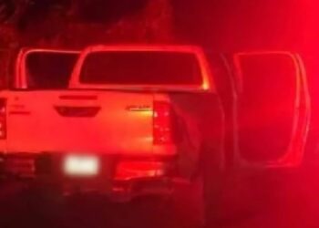 Localizan a dos hombres ejecutados a tiros dentro de camioneta en Chametla Rosario