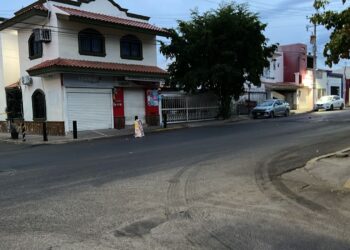 Rafaguean e incendian vivienda en fraccionamiento Canaco, en Culiacán