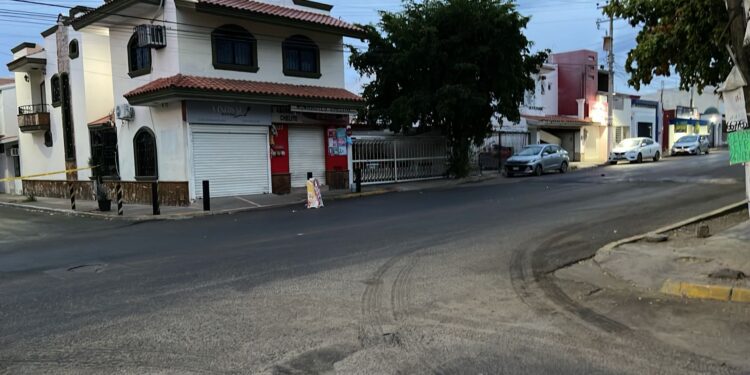 Rafaguean e incendian vivienda en fraccionamiento Canaco, en Culiacán