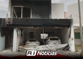 Atacan e incendian casa en exclusiva privada de Culiacán