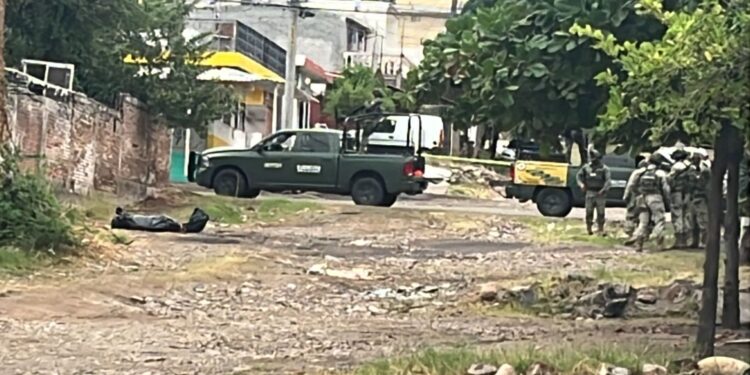 Localizan un cuerpo “embolsado” en la colonia Libertad, en Culiacán