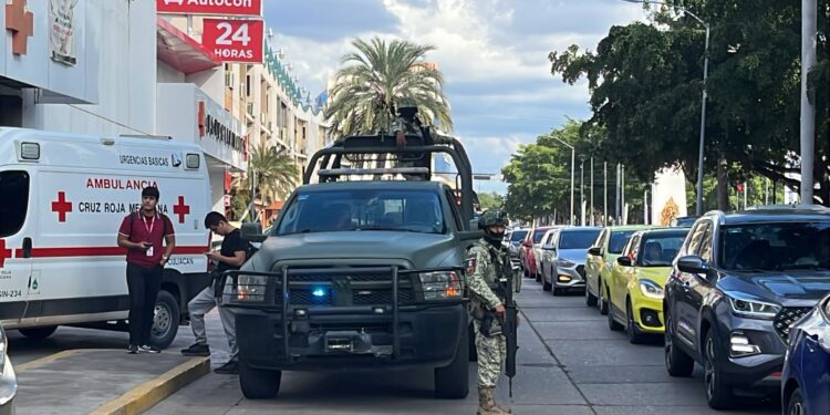 Atacan a balazos automovilista en la colonia Renato Vega, en Culiacán