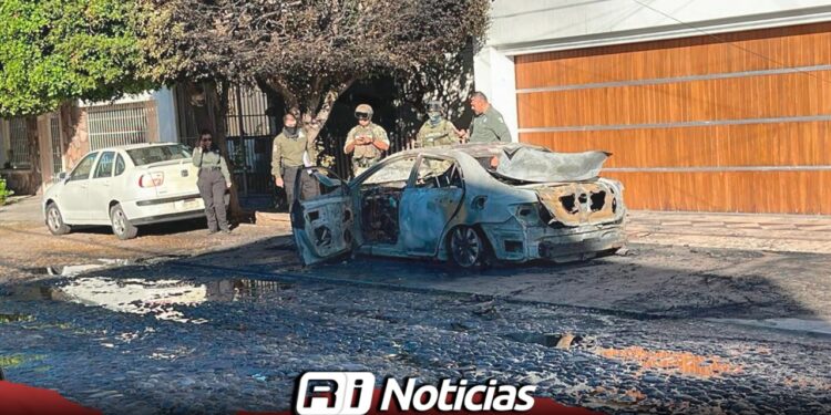 Incendio de vehículo moviliza a cuerpos de emergencia en la colonia Las Quintas