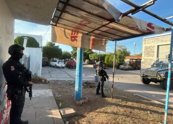 Aseguran diez vehículos blindados, artefactos explosivos y armamento tras operativo en San Miguel, Culiacán