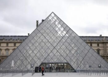 Convocan a empleados del Louvre a huelga indefinida a partir del lunes