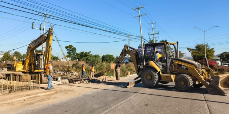 Trabajos de colector hidrosanitario generarán cierre de circulación en la avenida Manuel J. Clouthier