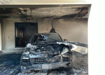 Incendian vehículo y vandalizan vivienda en la colonia Chapultepec, en Culiacán