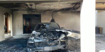 Incendian vehículo y vandalizan vivienda en la colonia Chapultepec, en Culiacán