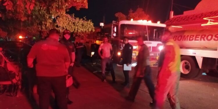 Balean a dos jóvenes y vandalizan vivienda en el fraccionamiento Montebello, en Culiacán