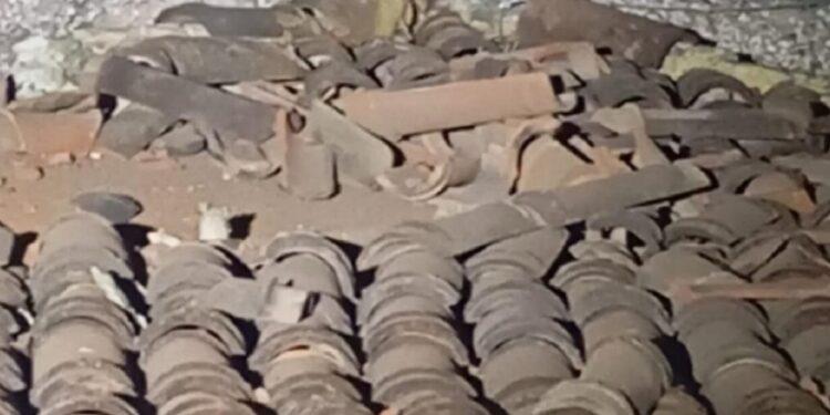 Explota artefacto explosivo en techo de vivienda en el centro de Escuinapa