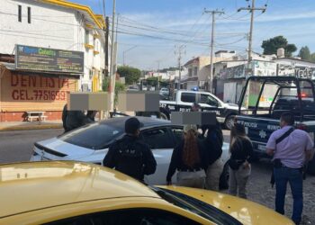 Atacan a balazos a tripulantes de vehículo en la colonia Libertad, en Culiacán