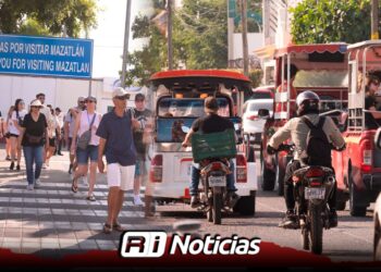 “Cruceros dejarán dinero este cierre de año”, transportistas tras arribo del Crucero Royal Princess a Mazatlán