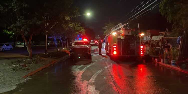 Incendio de vivienda deja daños materiales en la colonia Buenos Aires, en Culiacán