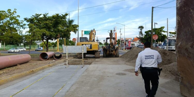 Avance del colector sanitario en la colonia Toledo Corro genera cierre de la avenida Insurgentes
