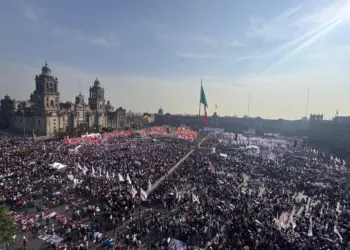 Zócalo desbordado por el festejo de los 7 años de la transformación