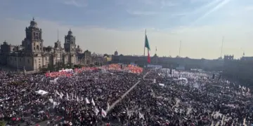 Zócalo desbordado por el festejo de los 7 años de la transformación