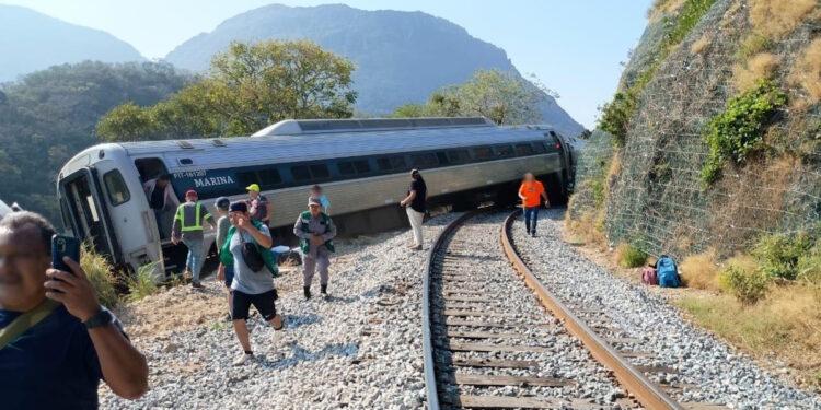 Descarrilamiento de Tren en Oaxaca deja un saldo de 13 fallecidos y 109 lesionados
