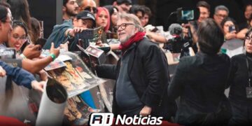 Guillermo del Toro causa furor en la FIL Guadalajara con libro de “Frankenstein”.