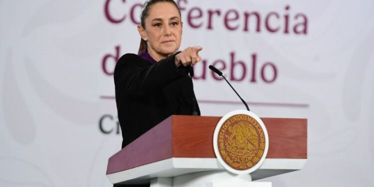 Claudia Sheinbaum destaca medida de la UNAM para cesar venta de refrescos y alimentos procesados en 2026