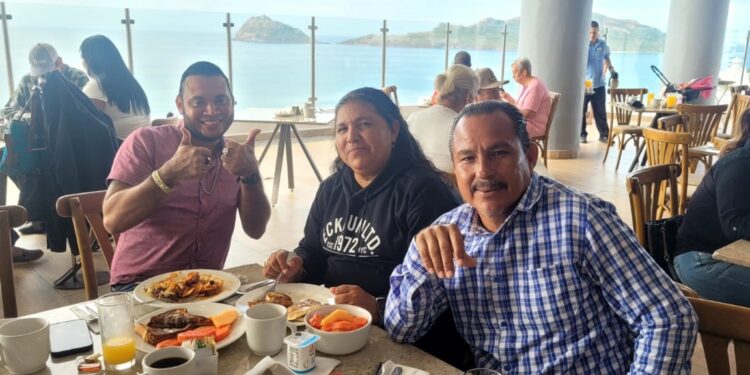 Una mañana de convivencia y buen ambiente se vivió en la posada de Hello Sushi celebrada en Varali Grand Hotel