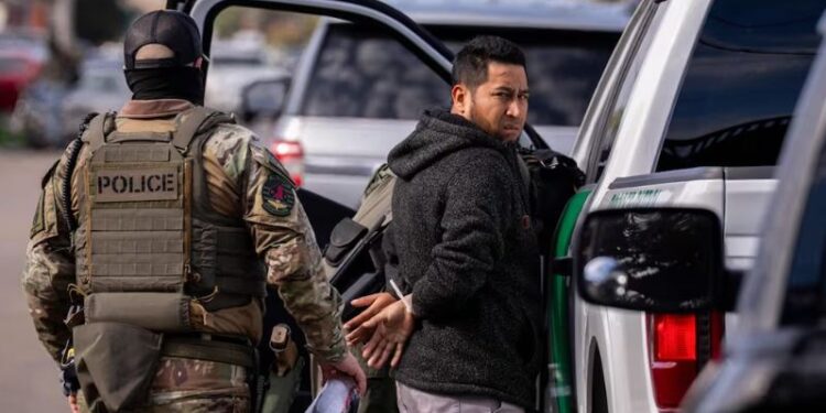 ICE detuvo a 75 mil personas sin historial delictivo en 9 primeros meses de gobierno de Trump, revelan medios