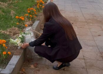 “Prometo que no te fallaré”: Grecia Quiroz visita el lugar donde hace un mes fue asesinado Carlos Manzo
