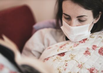 Influenza A H3N2 no es amenaza, asegura David Kershenobich; titular de Salud pidió vacunarse