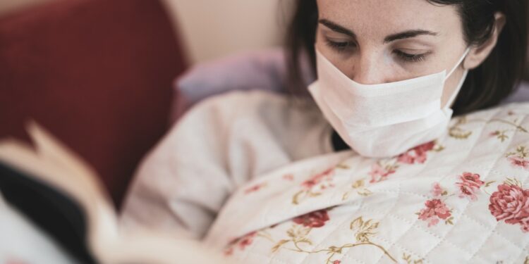 Influenza A H3N2 no es amenaza, asegura David Kershenobich; titular de Salud pidió vacunarse