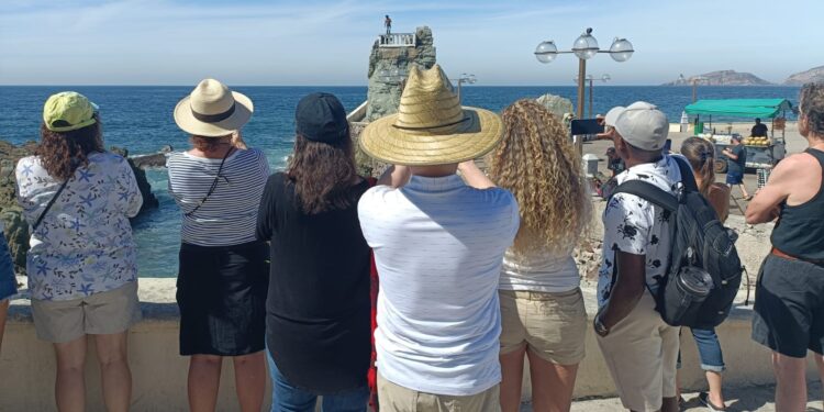 Mazatlán recibe a más de 51 mil cruceristas en enero