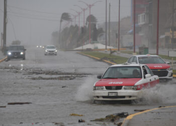 Autoridades refuerzan protocolos ante tormenta invernal; hay alerta para cinco estados