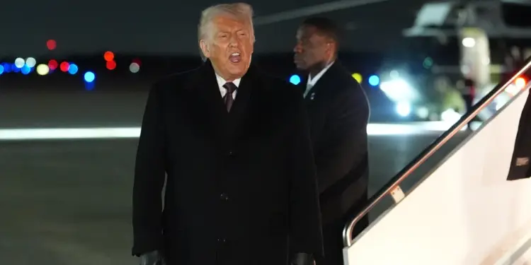 Trump afirma que EEUU usó arma secreta para desactivar equipo venezolano en operativo contra Maduro