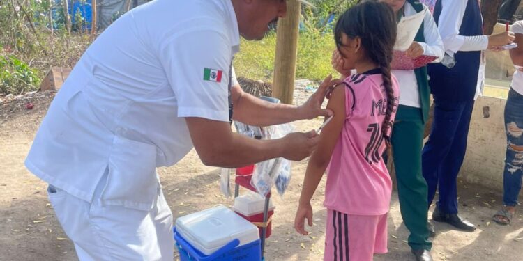 Secretaría de Salud supervisa campaña de vacunación contra el sarampión en el sur del estado