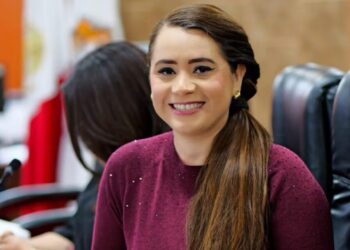 Retienen a diputada de Morena con 800 mil pesos que intentaba ingresar a EEUU; asegura que son ahorros