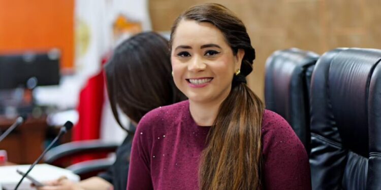 Retienen a diputada de Morena con 800 mil pesos que intentaba ingresar a EEUU; asegura que son ahorros