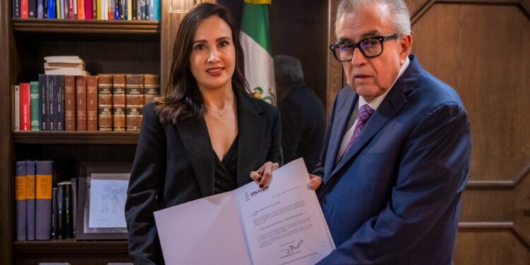 Gobernador Rocha toma protesta a Sandra Angulo Cázarez como secretaria de Transparencia y Rendición de Cuentas