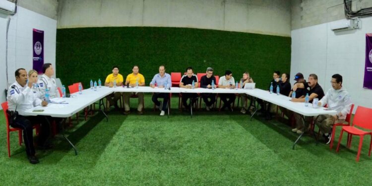 Autoridades municipales y directivos del Mazatlán FC coordinan operativo para partido de la jornada 1 de futbol mexicano