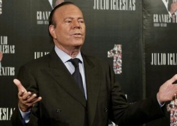 Julio Iglesias niega abusos a mujeres y acusa ‘maldad’ en señalamientos
