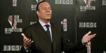Julio Iglesias niega abusos a mujeres y acusa ‘maldad’ en señalamientos
