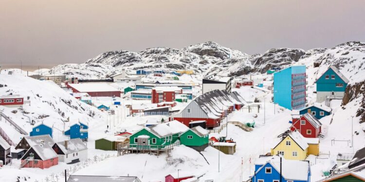 Trump anuncia aranceles a países europeos con tropas en Groenlandia